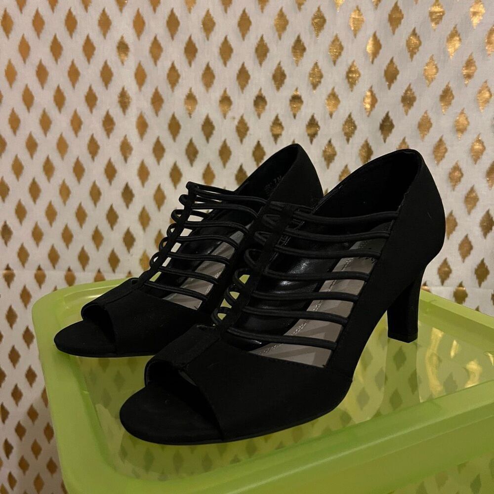 Black Strappy heels pumps size 7